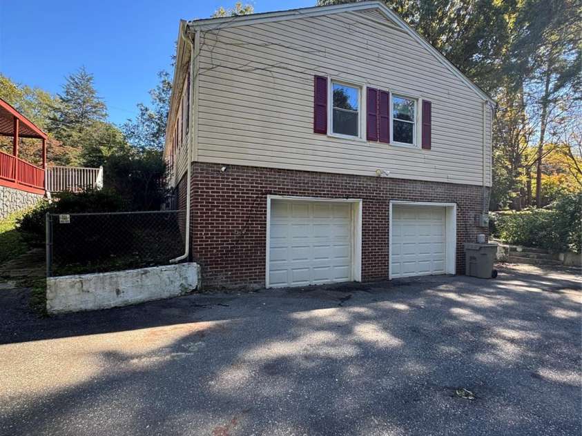 1934 Linwood Road, Gastonia, NC 28052.  MLS# CAR4278084, YatesRealty ID 2016. 