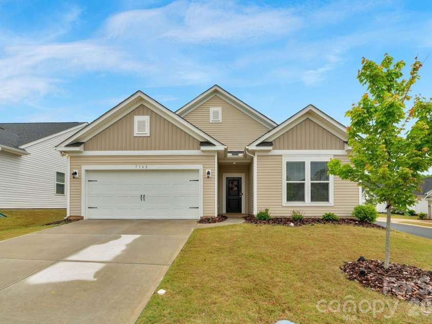 7162 Indigo Way, Denver, NC 28037.  MLS# CAR4378675, YatesRealty ID 20160. 