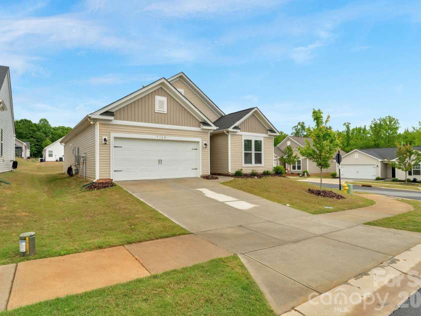 7162 Indigo Way, Denver, NC 28037.  MLS# CAR4378675, YatesRealty ID 20160. 