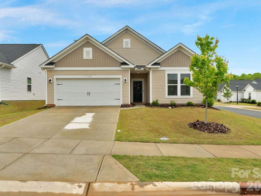 7162 Indigo Way, Denver, NC 28037.  MLS# CAR4378675, YatesRealty ID 20160. 