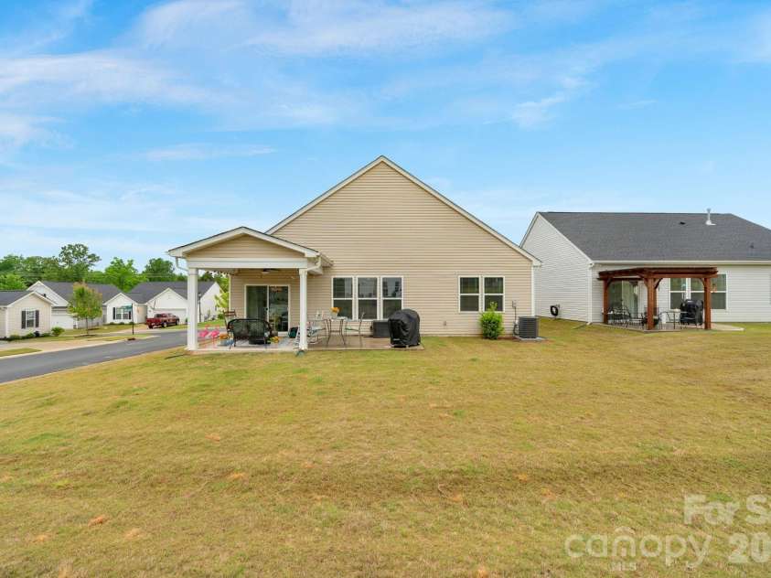 7162 Indigo Way, Denver, NC 28037.  MLS# CAR4378675, YatesRealty ID 20160. 