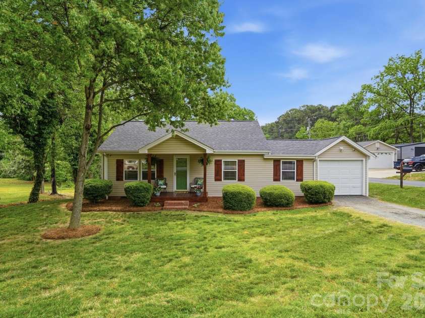 215 Dallas Road, Stanley, NC 28164.  MLS# CAR4379351, YatesRealty ID 20161. 