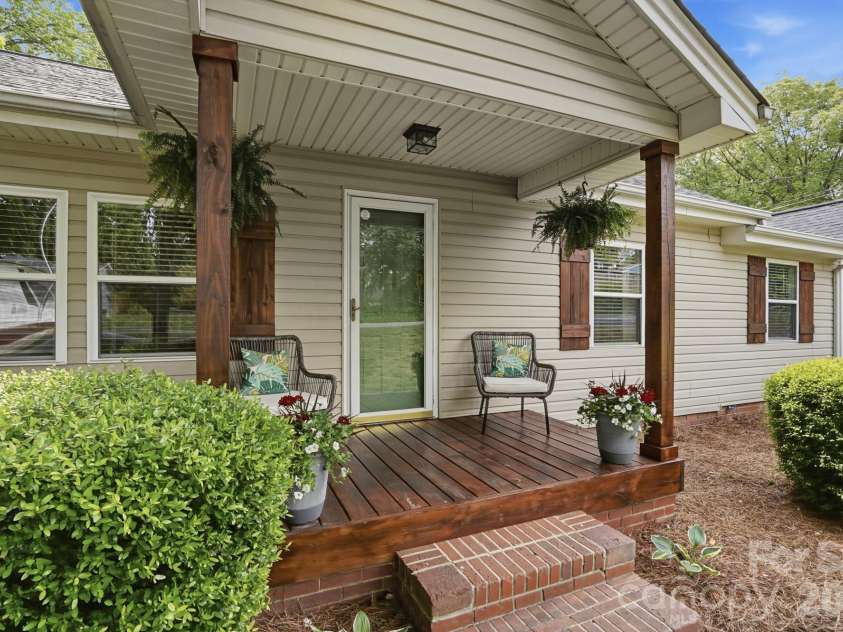 215 Dallas Road, Stanley, NC 28164.  MLS# CAR4379351, YatesRealty ID 20161. 