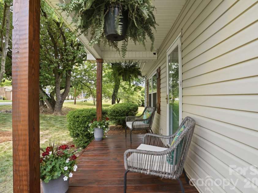 215 Dallas Road, Stanley, NC 28164.  MLS# CAR4379351, YatesRealty ID 20161. 