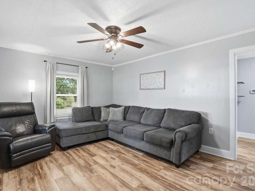 215 Dallas Road, Stanley, NC 28164.  MLS# CAR4379351, YatesRealty ID 20161. 