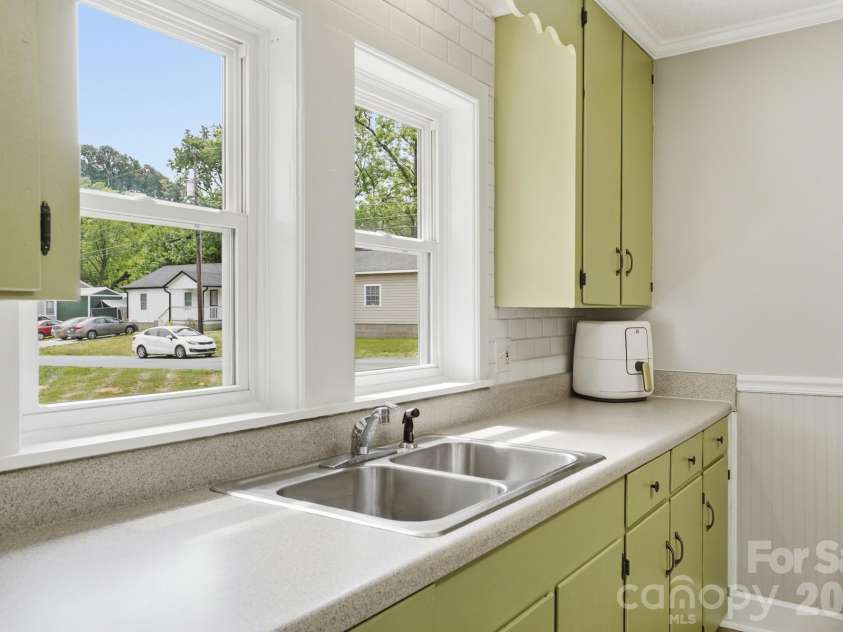 215 Dallas Road, Stanley, NC 28164.  MLS# CAR4379351, YatesRealty ID 20161. 