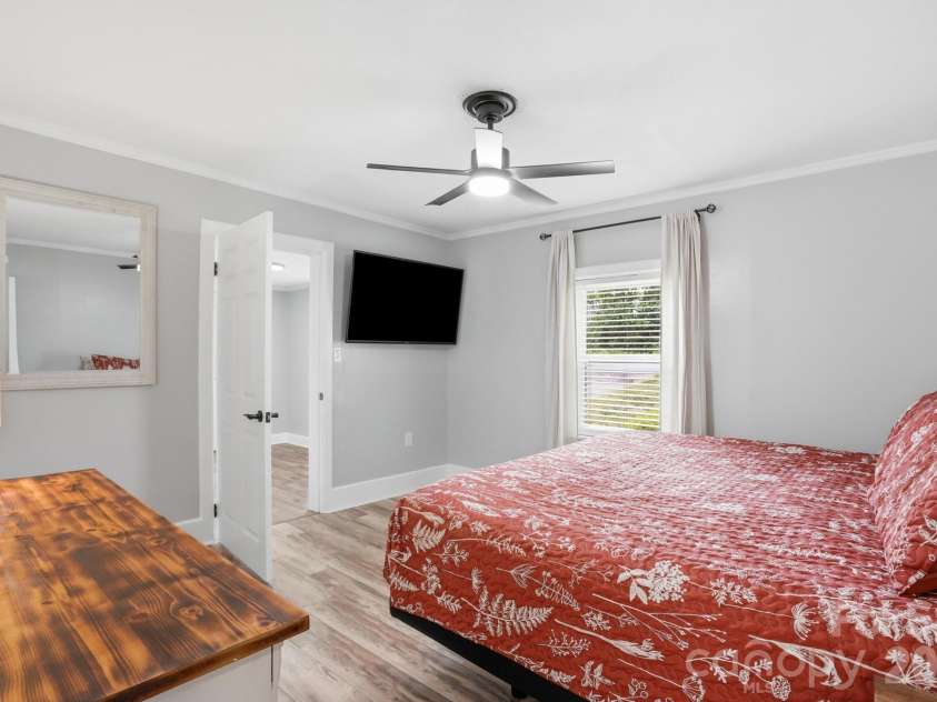 215 Dallas Road, Stanley, NC 28164.  MLS# CAR4379351, YatesRealty ID 20161. 