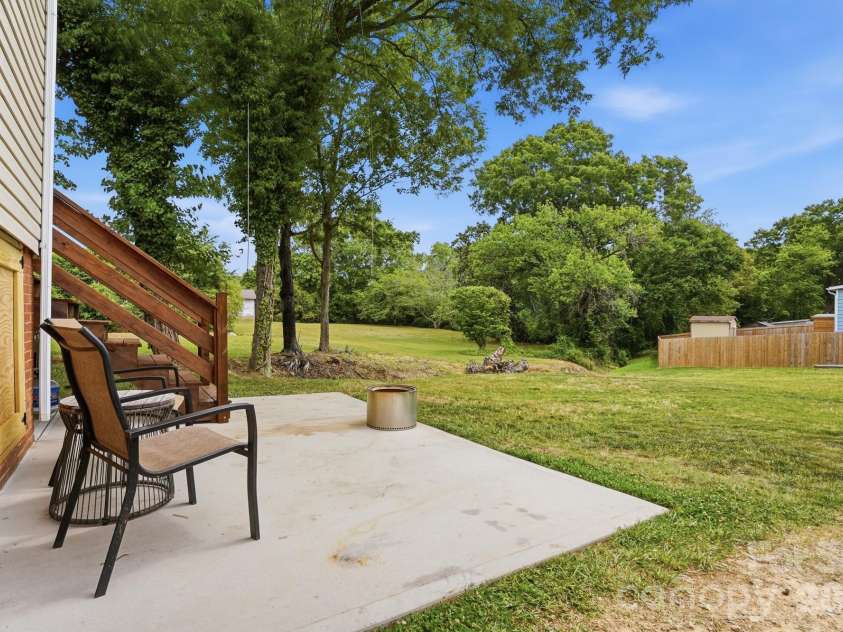 215 Dallas Road, Stanley, NC 28164.  MLS# CAR4379351, YatesRealty ID 20161. 