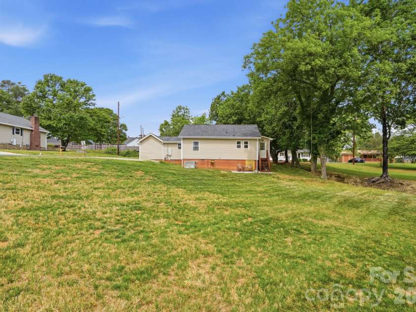 215 Dallas Road, Stanley, NC 28164.  MLS# CAR4379351, YatesRealty ID 20161. 
