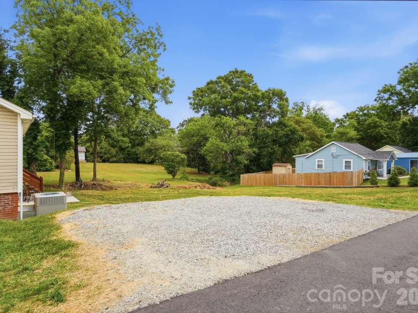 215 Dallas Road, Stanley, NC 28164.  MLS# CAR4379351, YatesRealty ID 20161. 