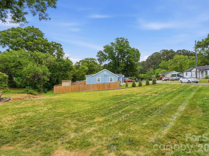 215 Dallas Road, Stanley, NC 28164.  MLS# CAR4379351, YatesRealty ID 20161. 
