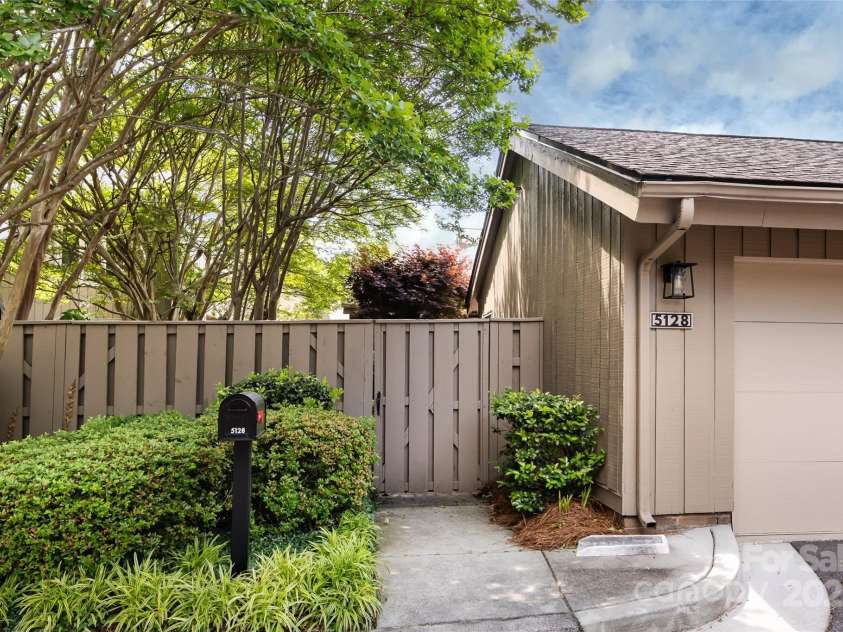 5128 Dunes Court, Charlotte, NC 28226.  MLS# CAR4249408, YatesRealty ID 20161. 5128 Dunes Court