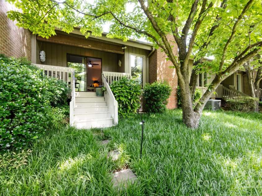 5128 Dunes Court, Charlotte, NC 28226.  MLS# CAR4249408, YatesRealty ID 20161. Back Entrance