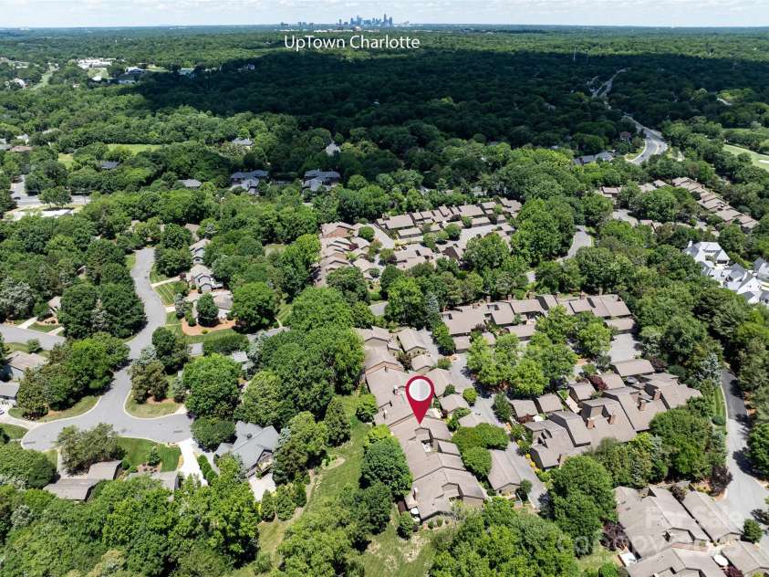 5128 Dunes Court, Charlotte, NC 28226.  MLS# CAR4249408, YatesRealty ID 20161. Close to Uptown Charlotte