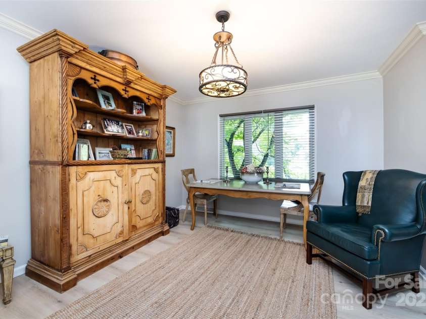 5128 Dunes Court, Charlotte, NC 28226.  MLS# CAR4249408, YatesRealty ID 20161. Dining room open to kitchen