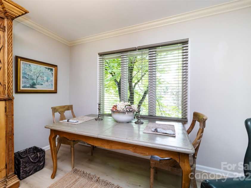 5128 Dunes Court, Charlotte, NC 28226.  MLS# CAR4249408, YatesRealty ID 20161. Dining room with a great view outside