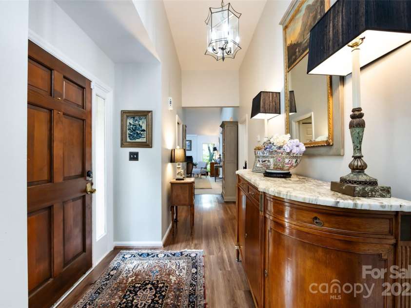 5128 Dunes Court, Charlotte, NC 28226.  MLS# CAR4249408, YatesRealty ID 20161. Entryway