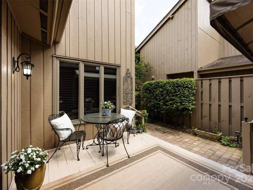 5128 Dunes Court, Charlotte, NC 28226.  MLS# CAR4249408, YatesRealty ID 20161. Front Porch with gas grill