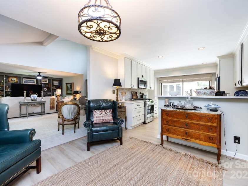 5128 Dunes Court, Charlotte, NC 28226.  MLS# CAR4249408, YatesRealty ID 20161. Great flow