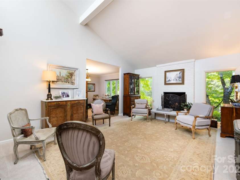 5128 Dunes Court, Charlotte, NC 28226.  MLS# CAR4249408, YatesRealty ID 20161. Great Room