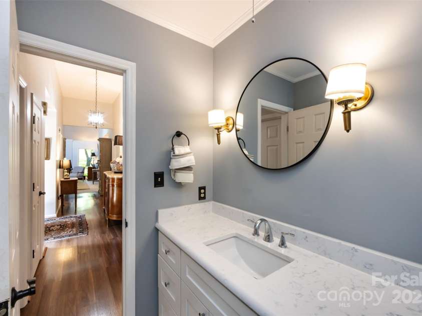 5128 Dunes Court, Charlotte, NC 28226.  MLS# CAR4249408, YatesRealty ID 20161. Guest Room Bath