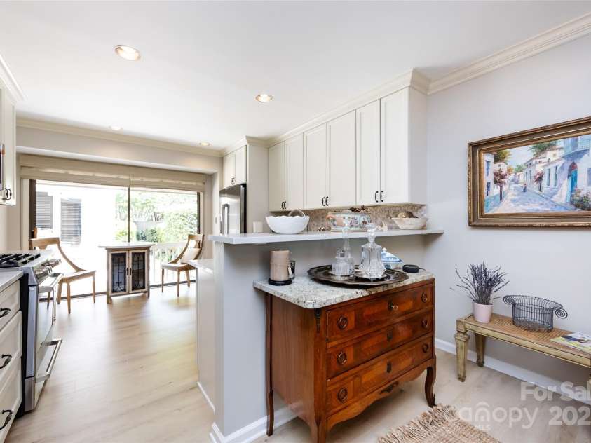 5128 Dunes Court, Charlotte, NC 28226.  MLS# CAR4249408, YatesRealty ID 20161. Kitchen