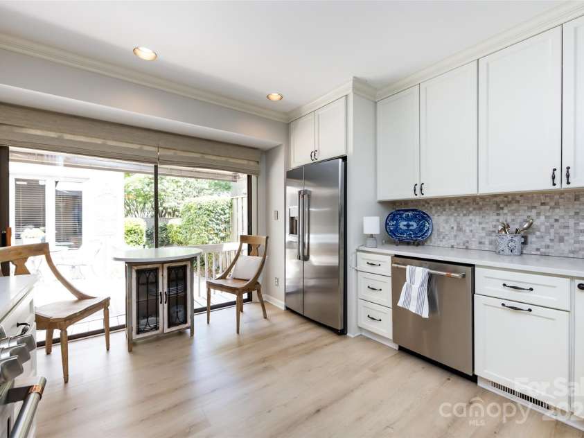 5128 Dunes Court, Charlotte, NC 28226.  MLS# CAR4249408, YatesRealty ID 20161. Kitchen with view to front deck