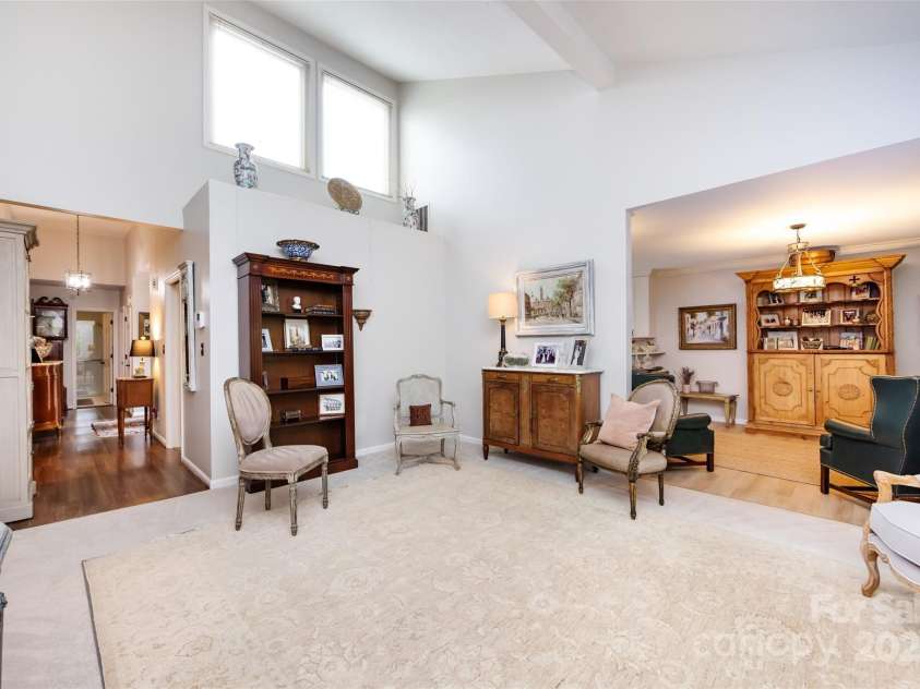 5128 Dunes Court, Charlotte, NC 28226.  MLS# CAR4249408, YatesRealty ID 20161. Look at all the light coming in