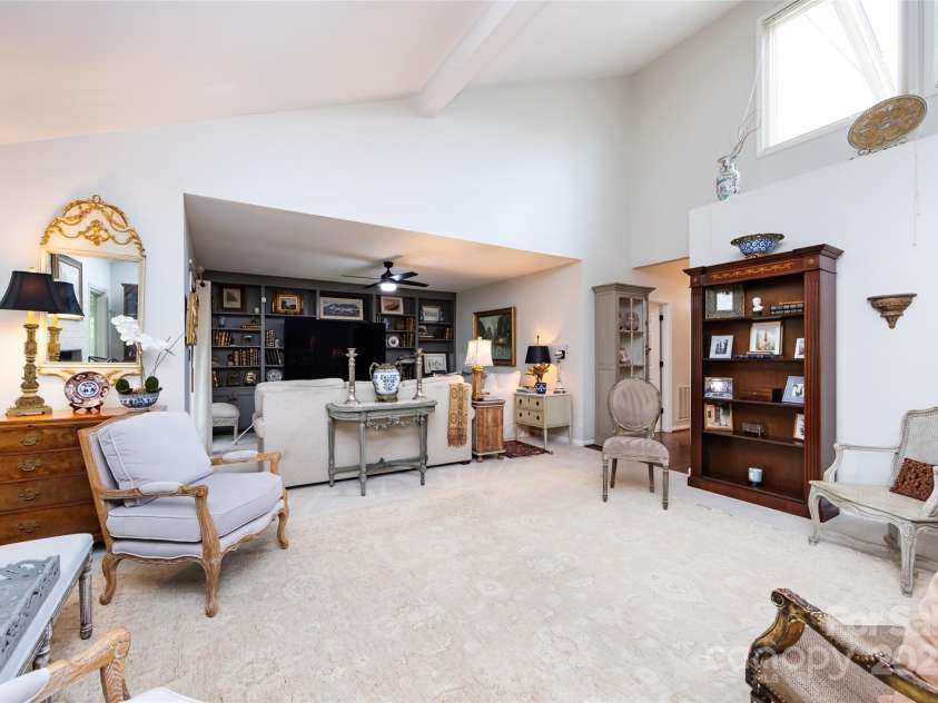 5128 Dunes Court, Charlotte, NC 28226.  MLS# CAR4249408, YatesRealty ID 20161. Open floor plan