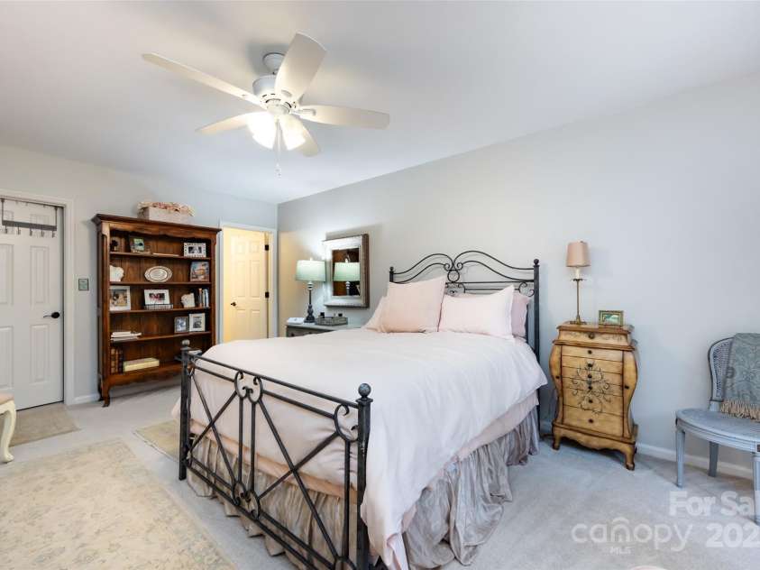 5128 Dunes Court, Charlotte, NC 28226.  MLS# CAR4249408, YatesRealty ID 20161. Primary Bedroom