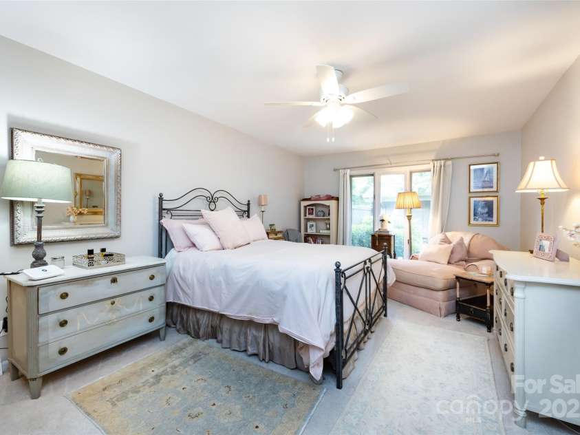 5128 Dunes Court, Charlotte, NC 28226.  MLS# CAR4249408, YatesRealty ID 20161. Primary Bedroom with lots of light