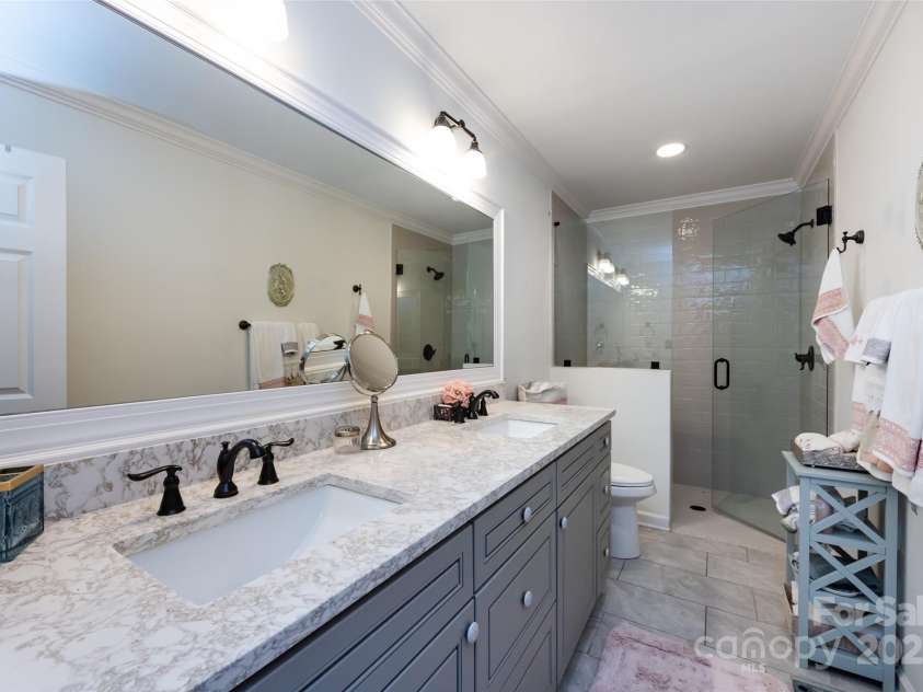 5128 Dunes Court, Charlotte, NC 28226.  MLS# CAR4249408, YatesRealty ID 20161. Primary En Suite Bath with Dual Sinks