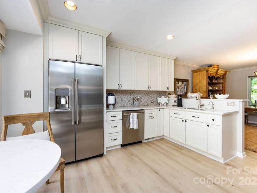 5128 Dunes Court, Charlotte, NC 28226.  MLS# CAR4249408, YatesRealty ID 20161. Stainless steel appliances and nice white cabinetry