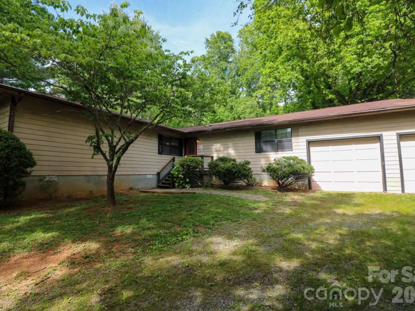 131 Upper Grassy Branch Road, Asheville, NC 28805.  MLS# CAR4379246, YatesRealty ID 20162. 