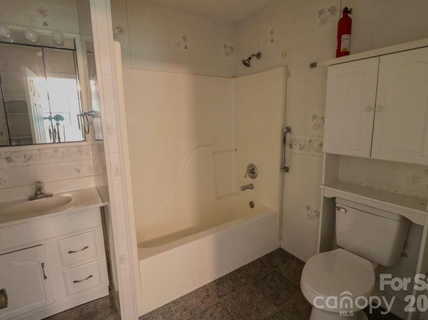 131 Upper Grassy Branch Road, Asheville, NC 28805.  MLS# CAR4379246, YatesRealty ID 20162. 