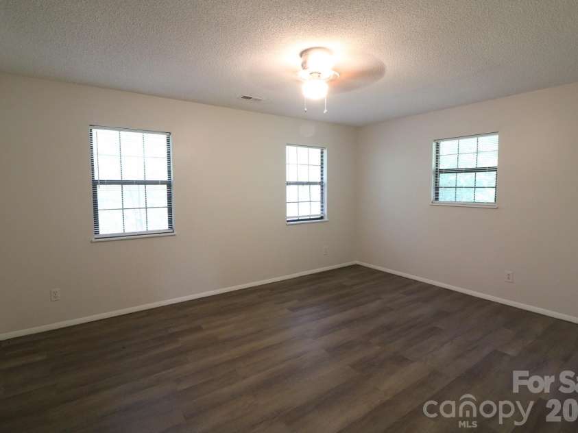 131 Upper Grassy Branch Road, Asheville, NC 28805.  MLS# CAR4379246, YatesRealty ID 20162. 