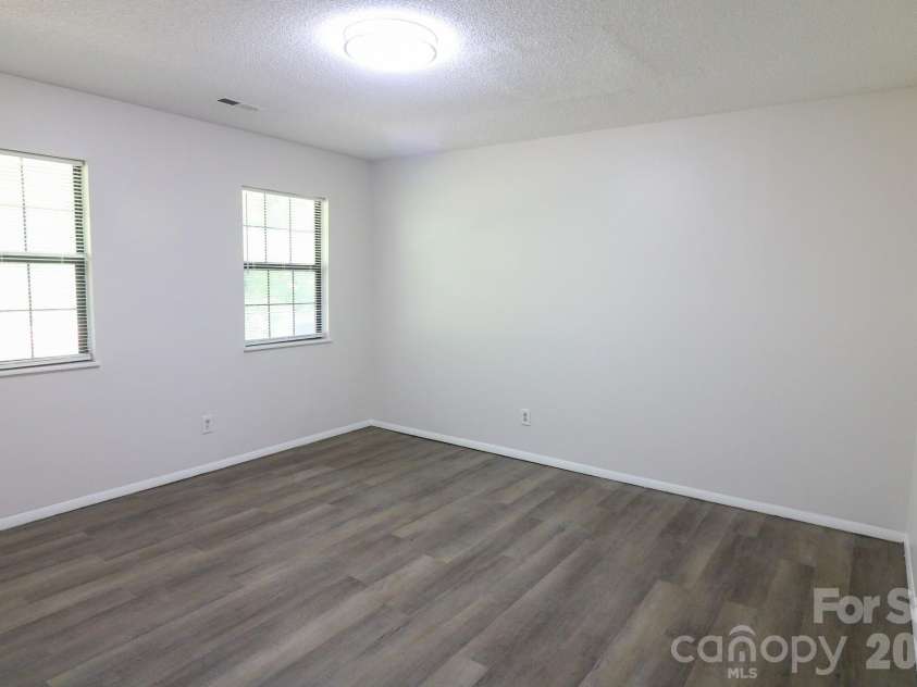 131 Upper Grassy Branch Road, Asheville, NC 28805.  MLS# CAR4379246, YatesRealty ID 20162. 