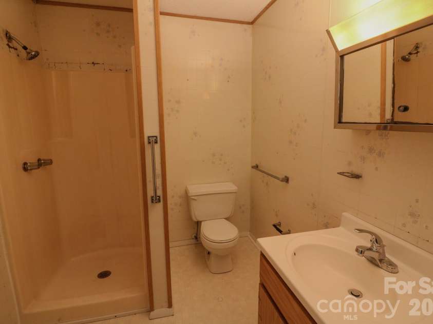 131 Upper Grassy Branch Road, Asheville, NC 28805.  MLS# CAR4379246, YatesRealty ID 20162. 