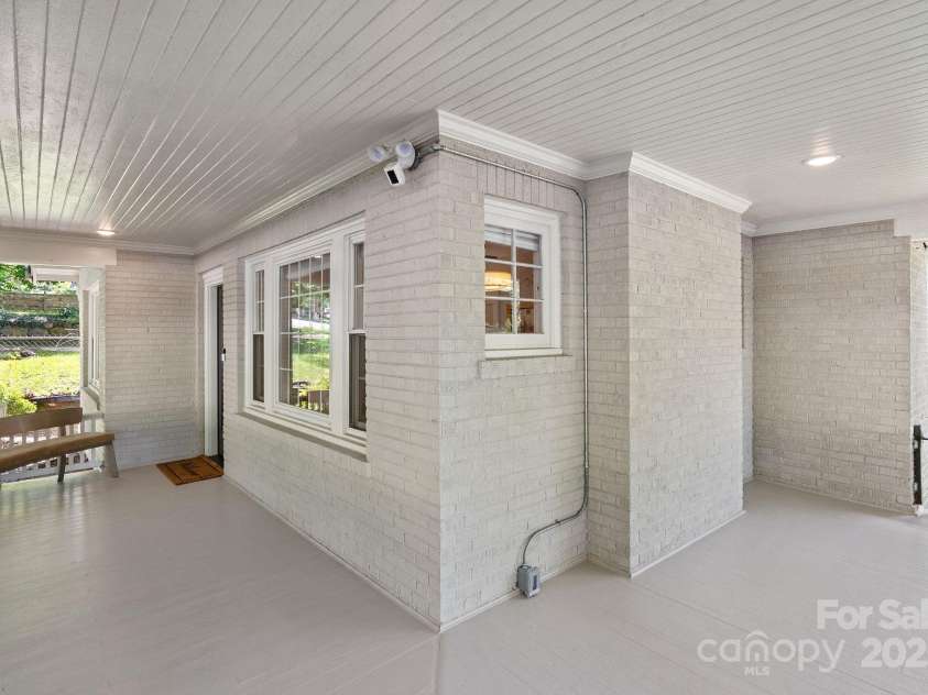 140 Pennsylvania Avenue, Asheville, NC 28806.  MLS# CAR4293015, YatesRealty ID 20162. Corner of front porch