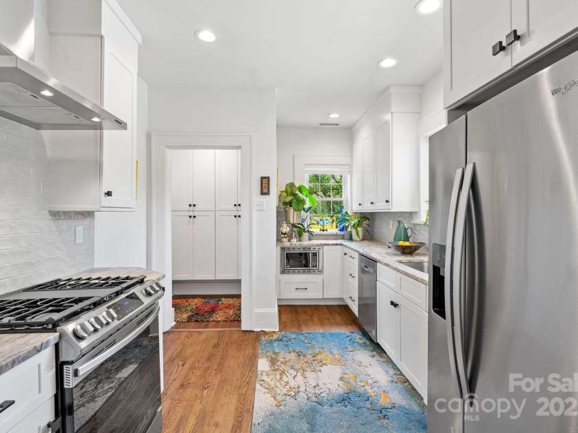 140 Pennsylvania Avenue, Asheville, NC 28806.  MLS# CAR4293015, YatesRealty ID 20162. Kitchen from Dining Room