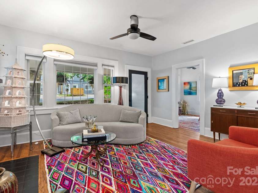 140 Pennsylvania Avenue, Asheville, NC 28806.  MLS# CAR4293015, YatesRealty ID 20162. Living Room facing front door