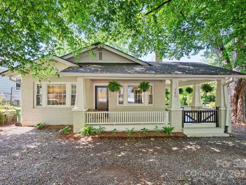 140 Pennsylvania Avenue, Asheville, NC 28806.  MLS# CAR4293015, YatesRealty ID 20162. Pennsylvania side of House