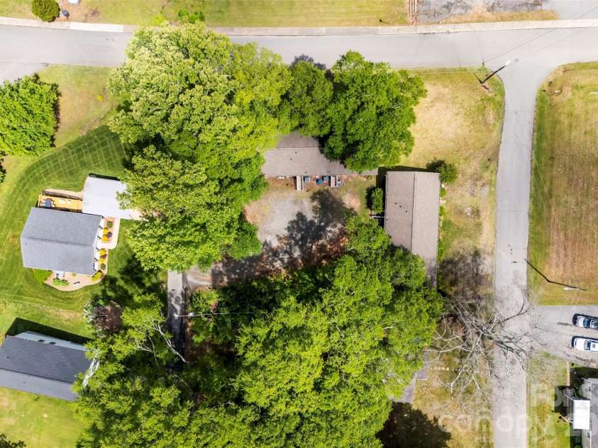 414 Wilkins Street, Dallas, NC 28034.  MLS# CAR4379211, YatesRealty ID 20163. 