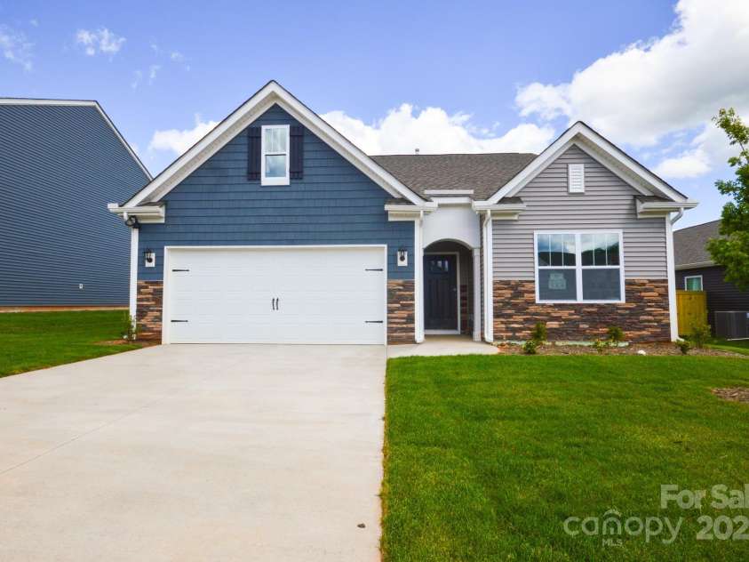 52 Woodvale Drive, Waynesville, NC 28786.  MLS# CAR4210726, YatesRealty ID 20163. 