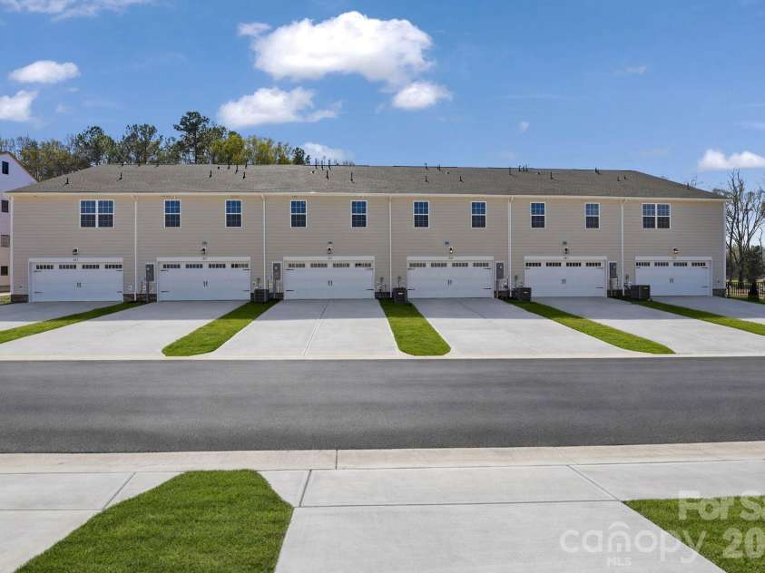 241 Fourth Street, York, SC 29745.  MLS# CAR4380061, YatesRealty ID 20164. 