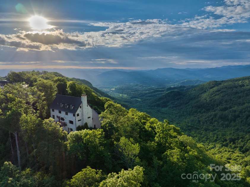 278 Snow Ridge Drive, Hendersonville, NC 28792.  MLS# CAR4221130, YatesRealty ID 20164. Elegant and impressive, with magnificent views, this home is artful—evoking the charm, warmth, and character of old European homes. A treat for the senses.