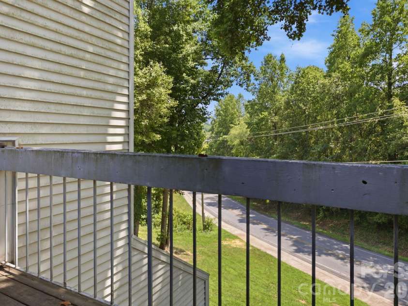 1050 21st Avenue, Hickory, NC 28601.  MLS# CAR4399644, YatesRealty ID 20166. 