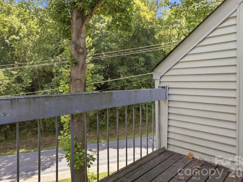 1050 21st Avenue, Hickory, NC 28601.  MLS# CAR4399644, YatesRealty ID 20166. 