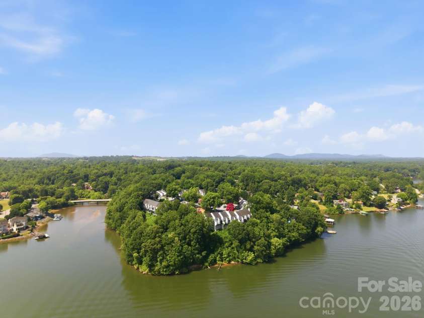 1050 21st Avenue, Hickory, NC 28601.  MLS# CAR4399644, YatesRealty ID 20166. 