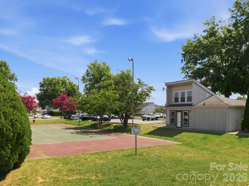 1050 21st Avenue, Hickory, NC 28601.  MLS# CAR4399644, YatesRealty ID 20166. 